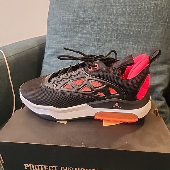 Jordan Air Max 200 Women's Shoes Size 8 Black/ Bright Crimson AV5186 - Picture 3 of 8